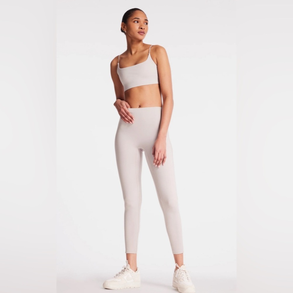NWT Le Ore Matching Set: Bella Bonded Legging & Bra in Ashes of Roses Small - Picture 3 of 12